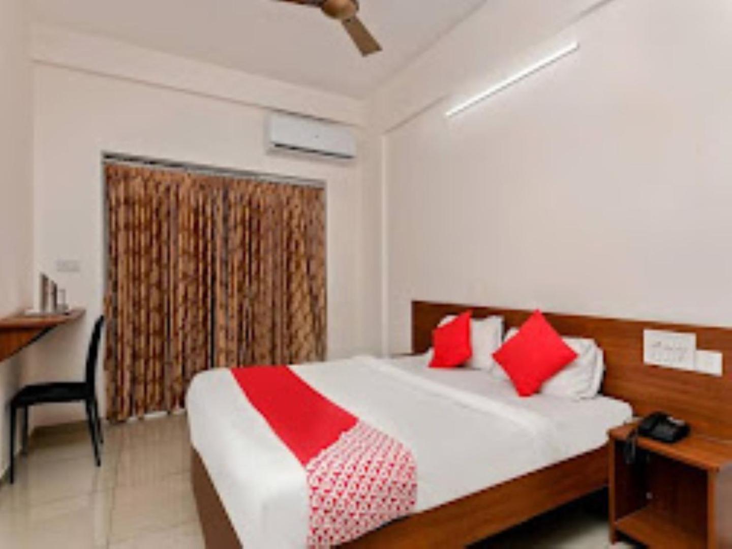 Hotel Samruddhi Lodging,Mangaluru Mulki Esterno foto